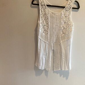 Japna White Sleeveless Lace Blouse